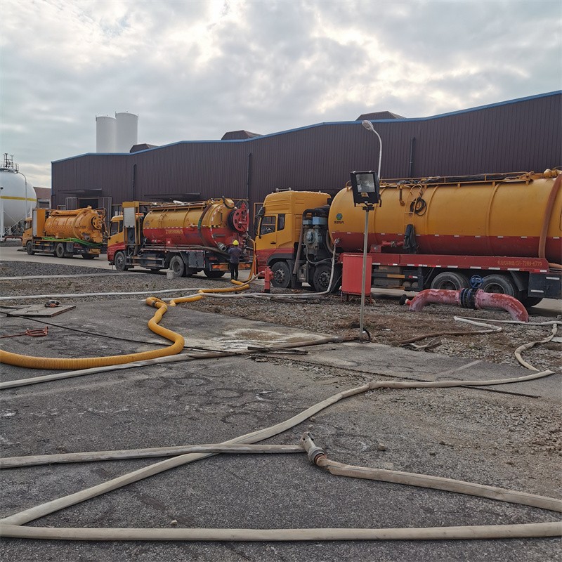 叉河镇污水池清理