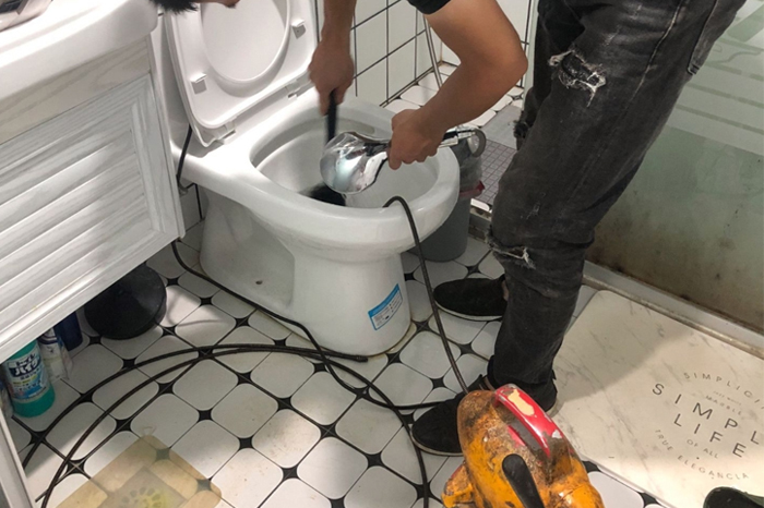 叉河镇马桶堵塞自己疏通还是找师傅？专业上门服务让你省时更省心